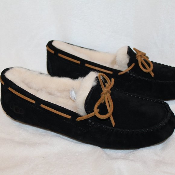 NIB UGG WOMEN'S DAKOTA TIE SUEDE SHEARLING LINED MOCCASSIN SLIPPERS BLACK - Picture 3 of 7